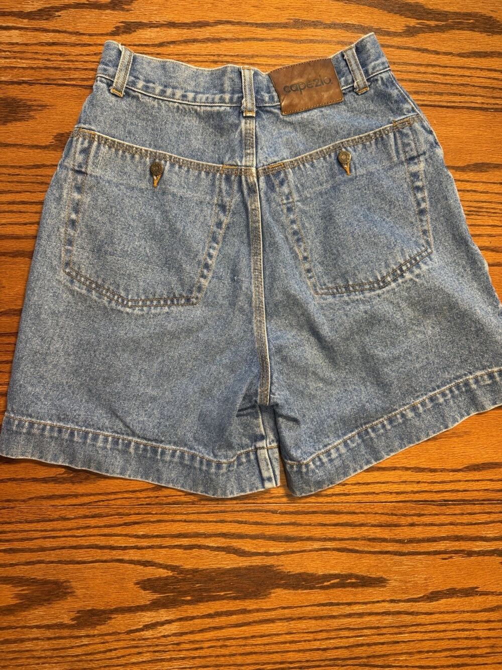 Capezio Vintage denim Jean shorts Size 8 Mom Jeans